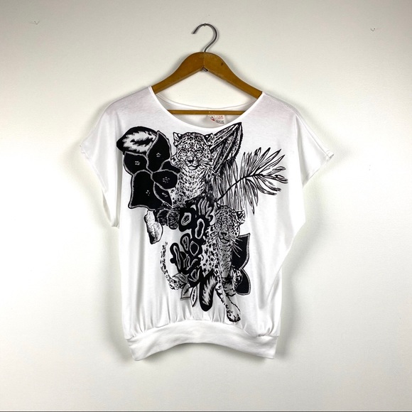 Vintage Tops - Vintage Leopard Graphic Tshirt 1980s